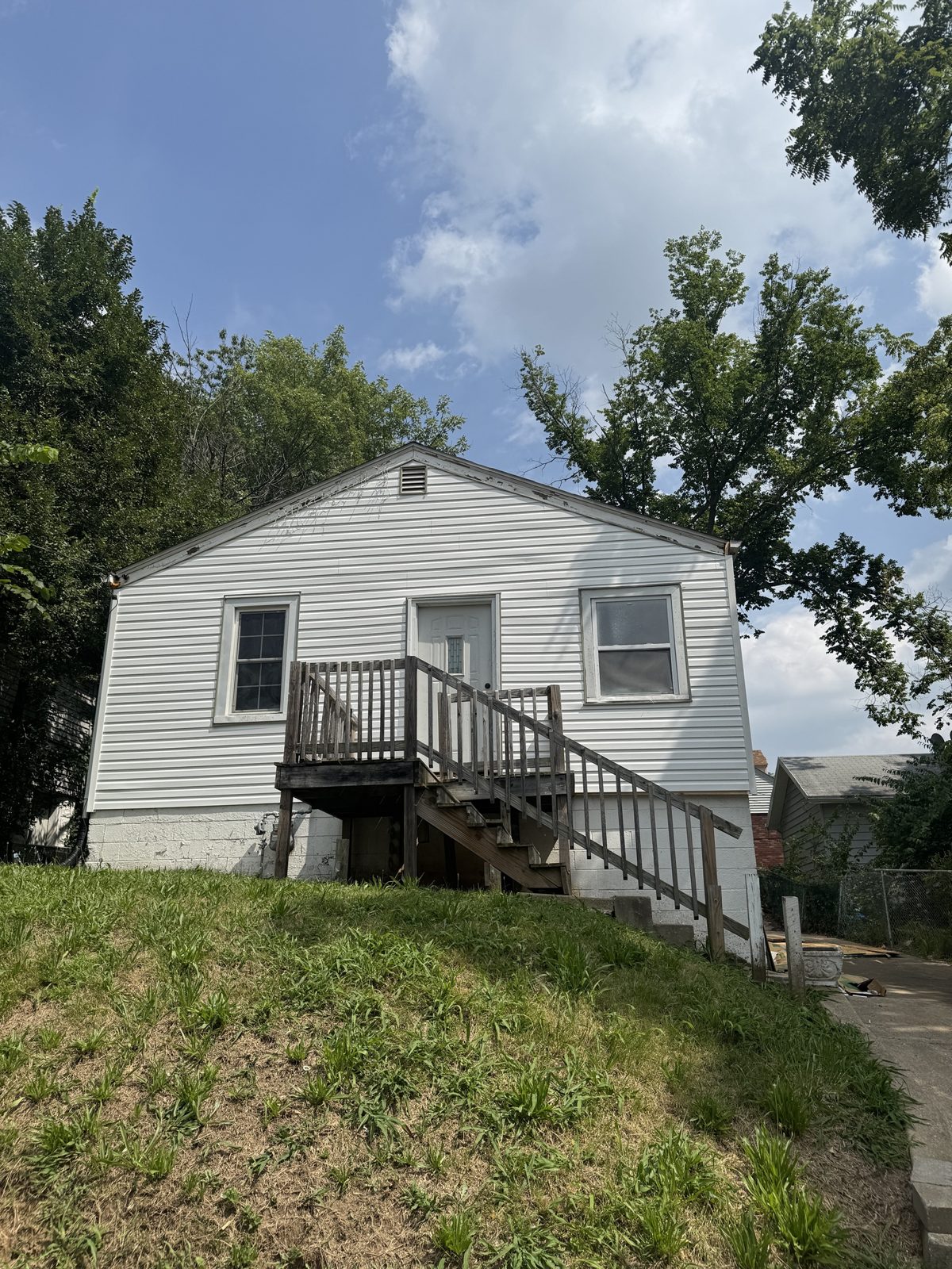 Front of 1005 Marie Ave